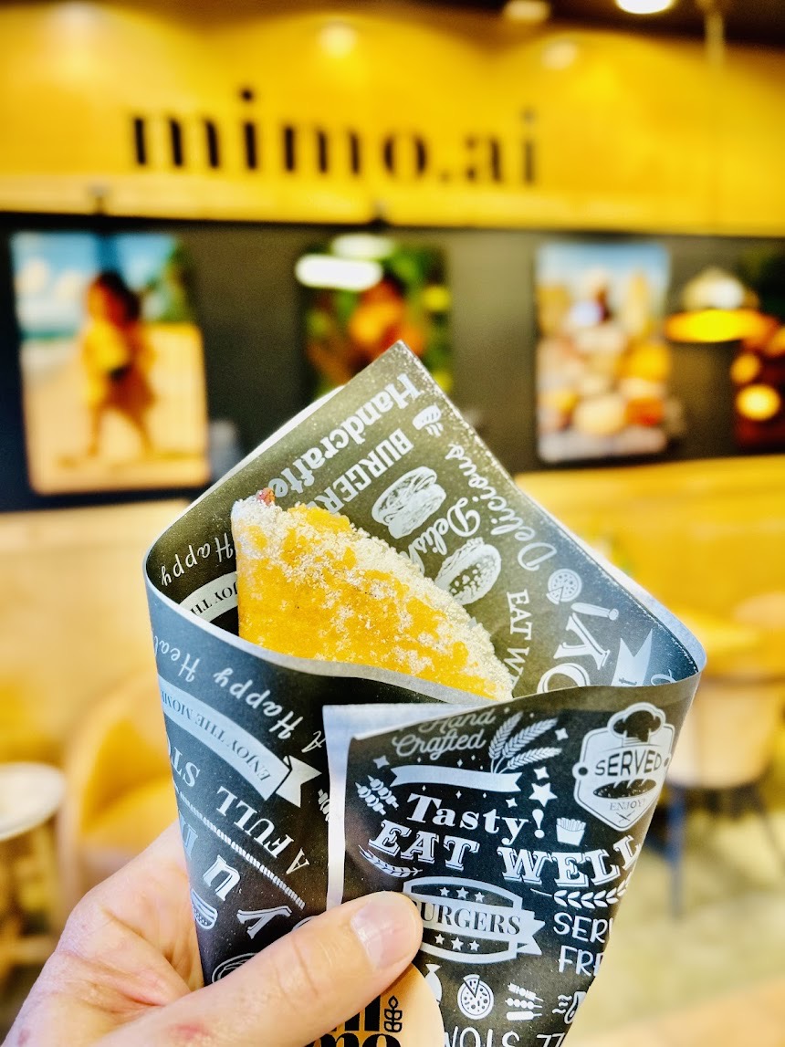 Pastel artesanal da Mimo Bake Studio servido em cone branded